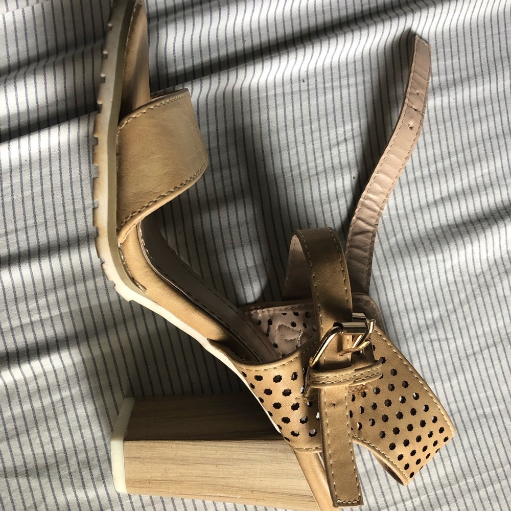 Ounce buckle tan leather heels